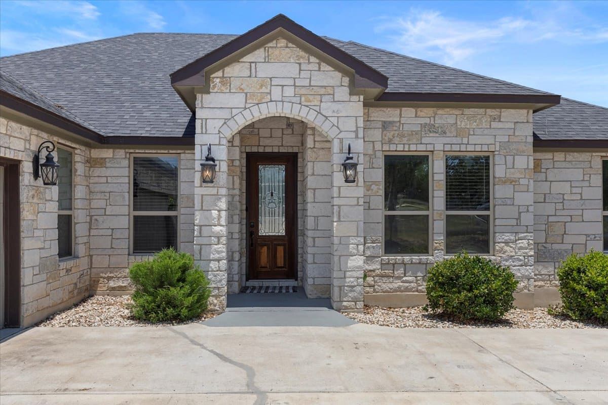 Fall Curb Appeal in Bastrop County: What Actually Helps Before You List